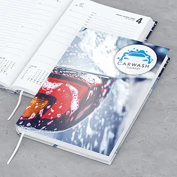 Buchkalender mit individuell bedrucktem Einband und Firmenlogo – CALANDOO